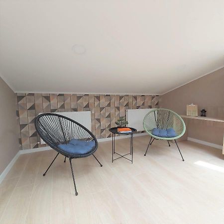 Two-Bedroom Apartment Near Forum Львів Екстер'єр фото