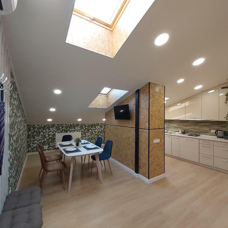 Two-Bedroom Apartment Near Forum Львів Екстер'єр фото