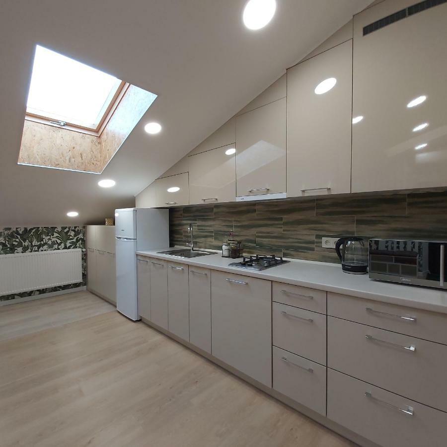 Two-Bedroom Apartment Near Forum Львів Екстер'єр фото