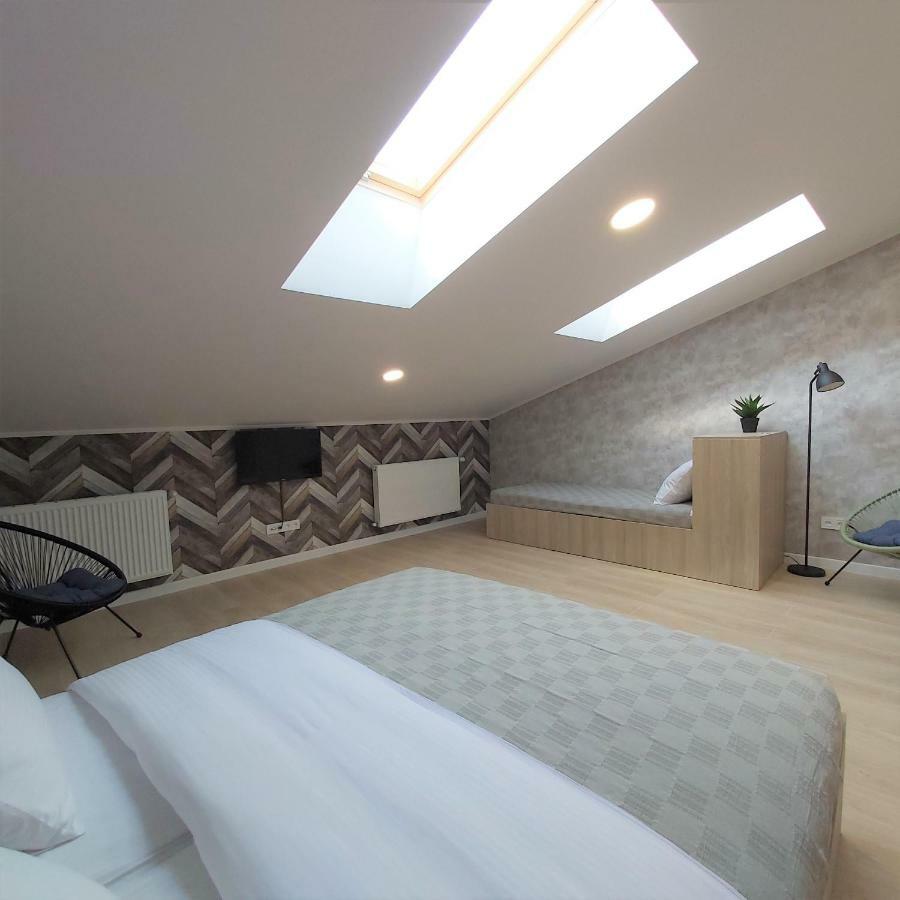 Two-Bedroom Apartment Near Forum Львів Екстер'єр фото